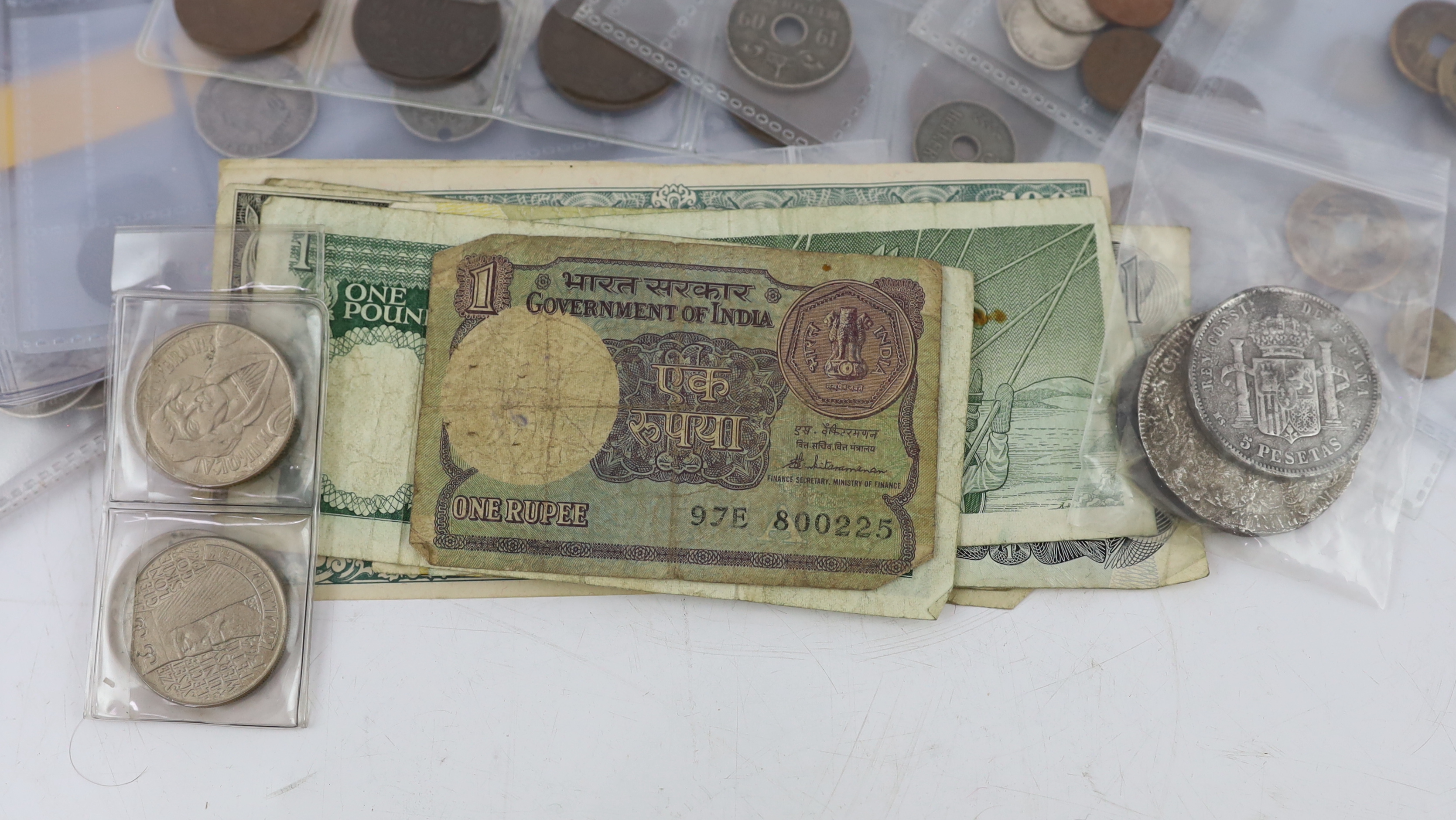 World coins and banknotes, including Chinese Qing dynasty, Canada, Spain etc.